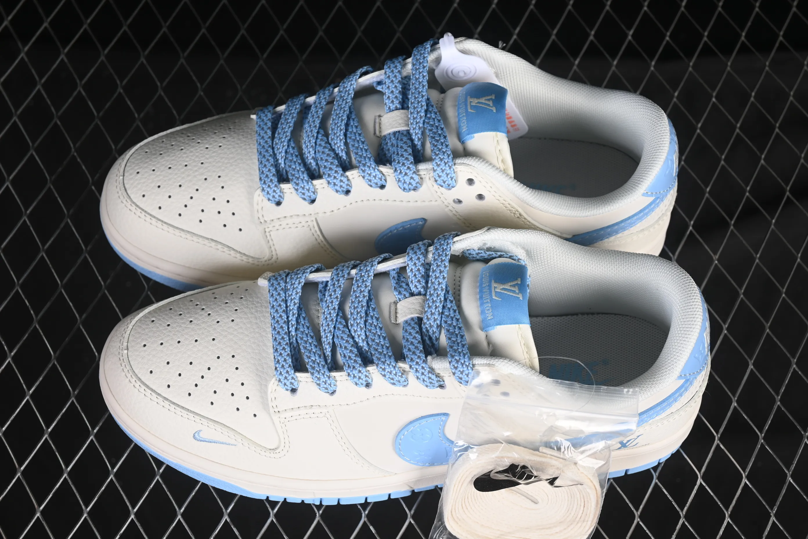 All categories Nk SB Dunk Series Nk SB Dunk Low High-end customized low-top sneakers Nike SB Dunk Low LV co-branded off-white ice blue print Anniversary high-end customized low-top casual sneakers JP1628-015